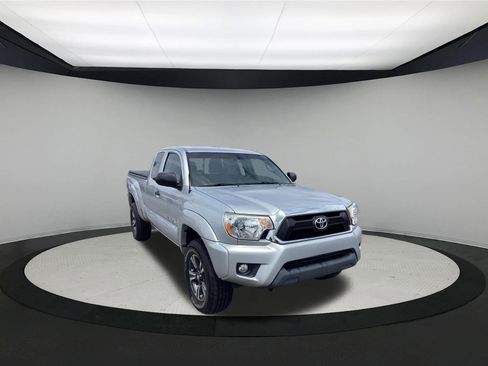 Used 2012 Toyota Tacoma 4x4 Access Cab V6 w/ SR5 Pkg image 2