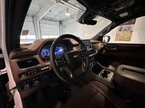 Used 2023 Chevrolet Suburban High Country image 10
