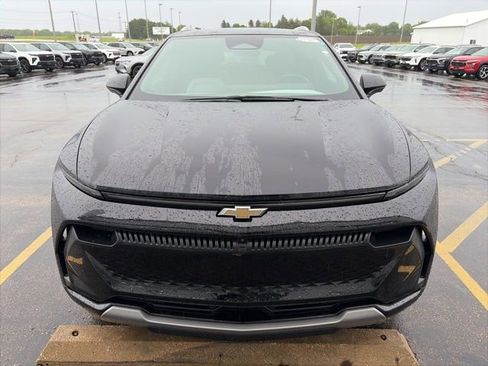 Used 2025 Chevrolet Equinox EV LT FWD image 2