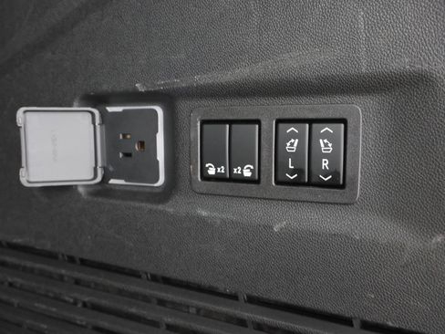 Used 2023 Chevrolet Suburban RST w/ Luxury Package AWD/4WD image 36