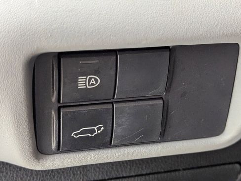 Used 2022 Toyota Highlander XLE image 18