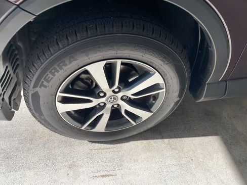 Used 2018 Toyota RAV4 XLE AWD/4WD image 10