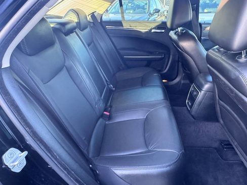 Used 2018 Chrysler 300 Touring w/ Touring-L Group AWD/4WD image 7