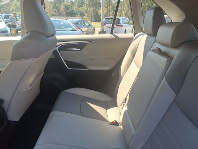 Used 2023 Toyota RAV4 XLE Premium FWD image 8