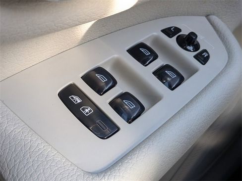 Used 2019 Volvo XC90 T5 Momentum w/ Protection Package Premier image 24