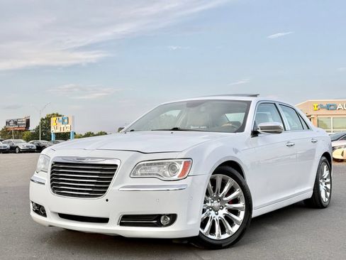 Used 2014 Chrysler 300 C RWD image 1
