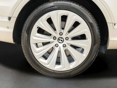 Used 2022 Bentley Bentayga AWD/4WD image 69