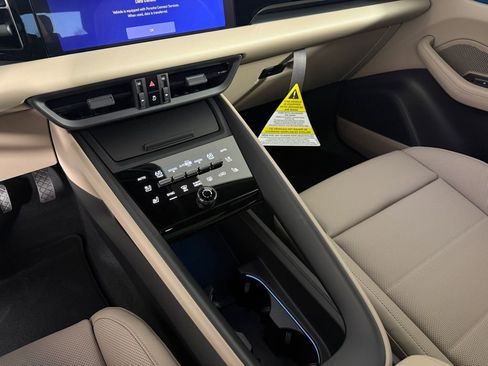 New 2026 Porsche Macan Electric RWD image 25