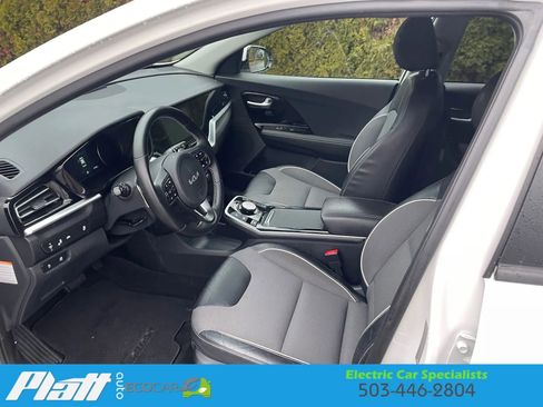 Used 2022 Kia Niro EX image 22