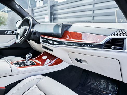 Used 2024 BMW ALPINA XB7 image 44