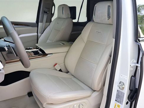 Certified 2025 Cadillac Escalade Sport Platinum AWD/4WD image 11