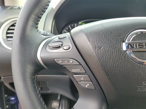 Used 2020 Nissan Pathfinder SV image 18