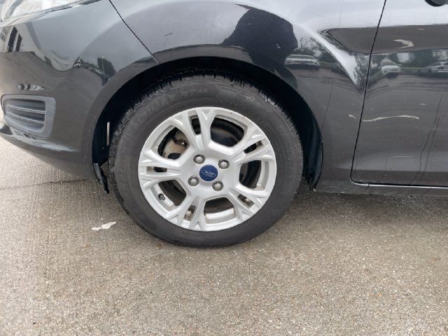 Used 2015 Ford Fiesta SE FWD image 28