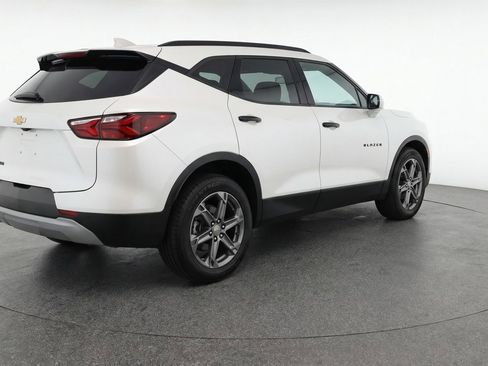Used 2025 Chevrolet Blazer LT FWD image 9