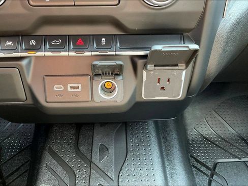 Used 2022 Chevrolet Silverado 1500 Custom AWD/4WD image 19