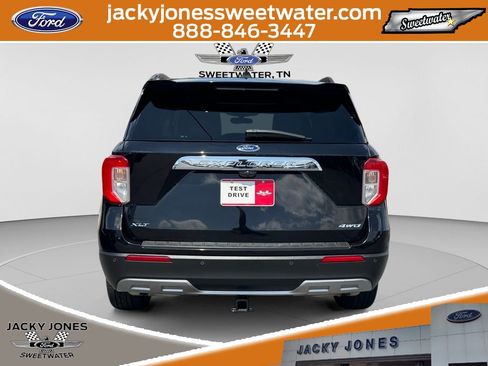 Certified 2021 Ford Explorer XLT w/ Equipment Group 202A AWD/4WD image 4