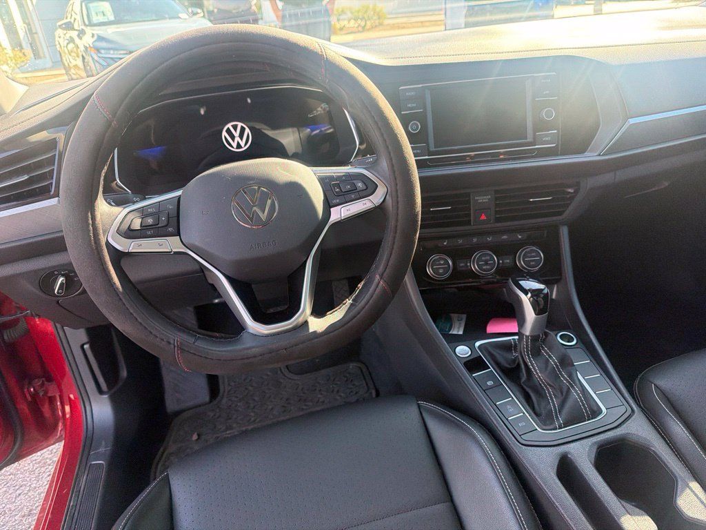 Used 2023 Volkswagen Jetta SE FWD image 10