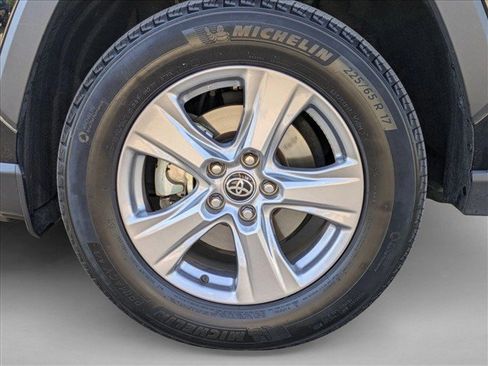 Used 2025 Toyota RAV4 XLE AWD/4WD image 23