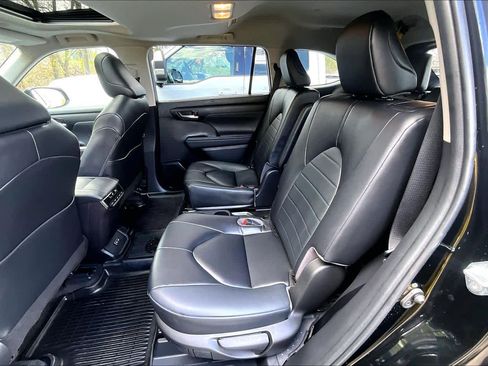 Used 2023 Toyota Highlander XLE AWD/4WD image 20