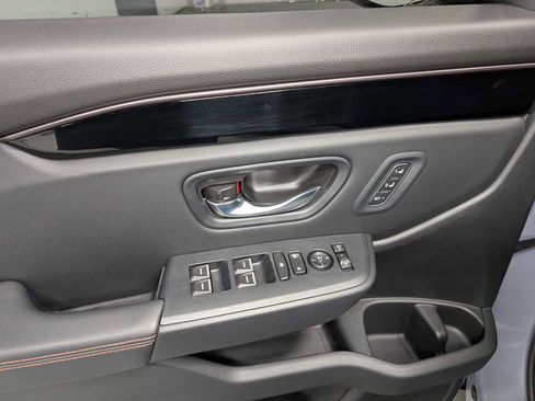 Used 2025 Honda Pilot TrailSport image 36