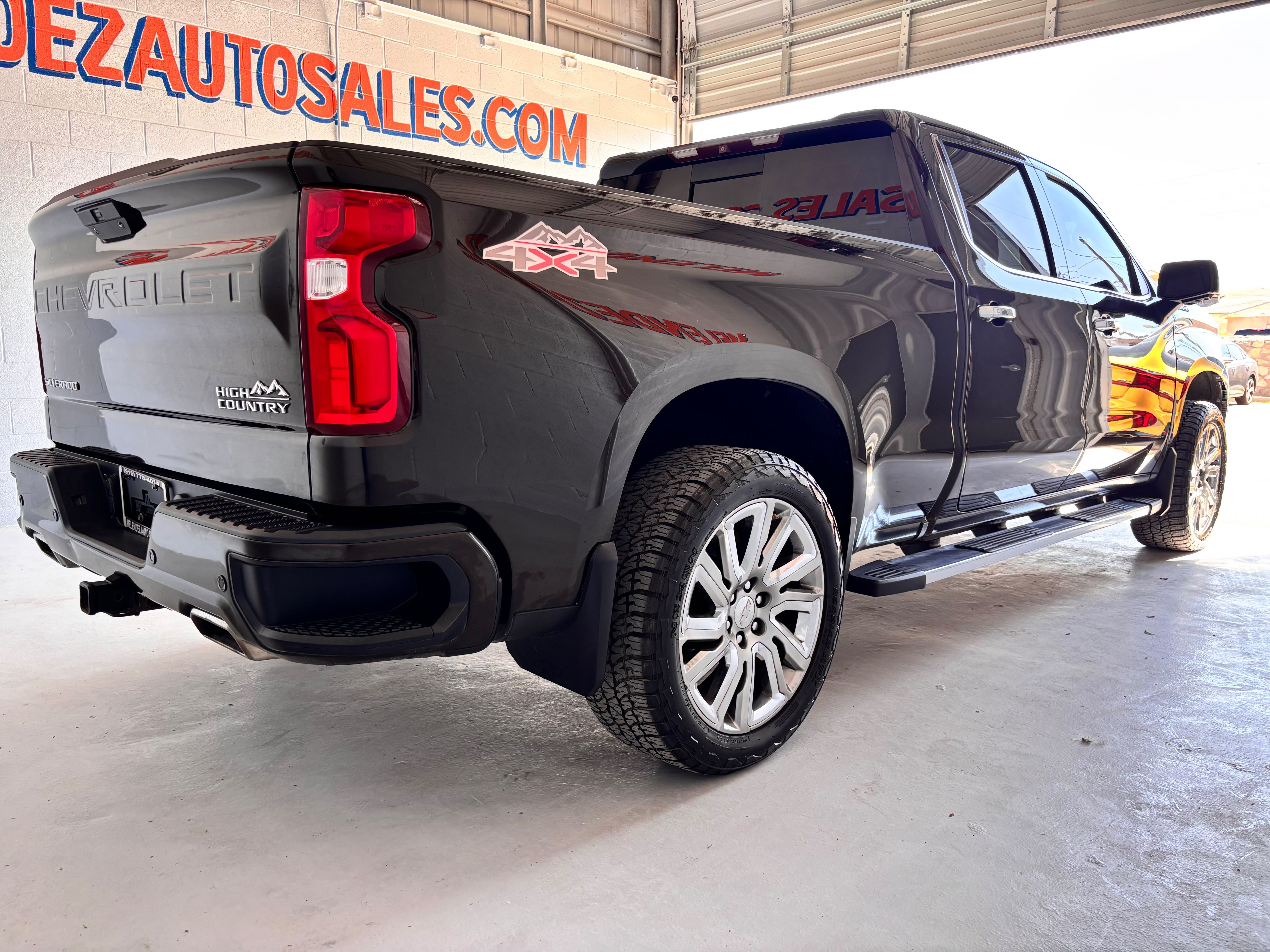 Used 2019 Chevrolet Silverado 1500 High Country w/ High Country Premium Package AWD/4WD image 4