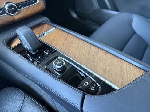 Used 2024 Volvo XC90 B6 Plus image 24