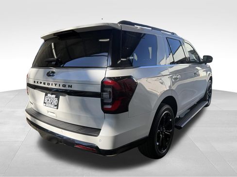 Used 2023 Ford Expedition Limited AWD/4WD image 5