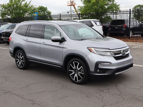 Used 2022 Honda Pilot Touring image 2