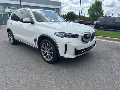 Used 2024 BMW X5 xDrive40i w/ Premium Package AWD/4WD image 3