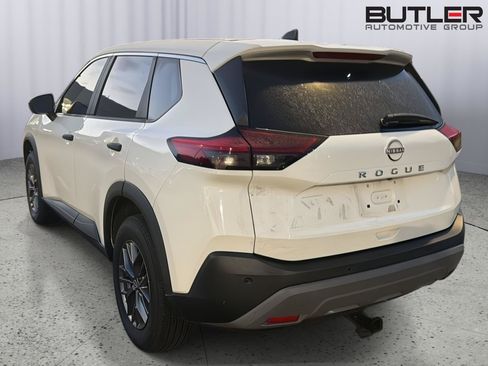 Used 2023 Nissan Rogue S AWD/4WD image 10