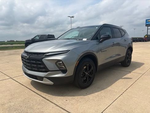 Used 2024 Chevrolet Blazer LT w/ Convenience Package FWD image 4
