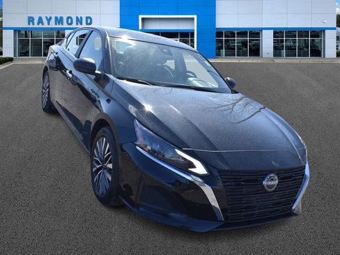 Used 2025 Nissan Altima 2.5 SV image 9