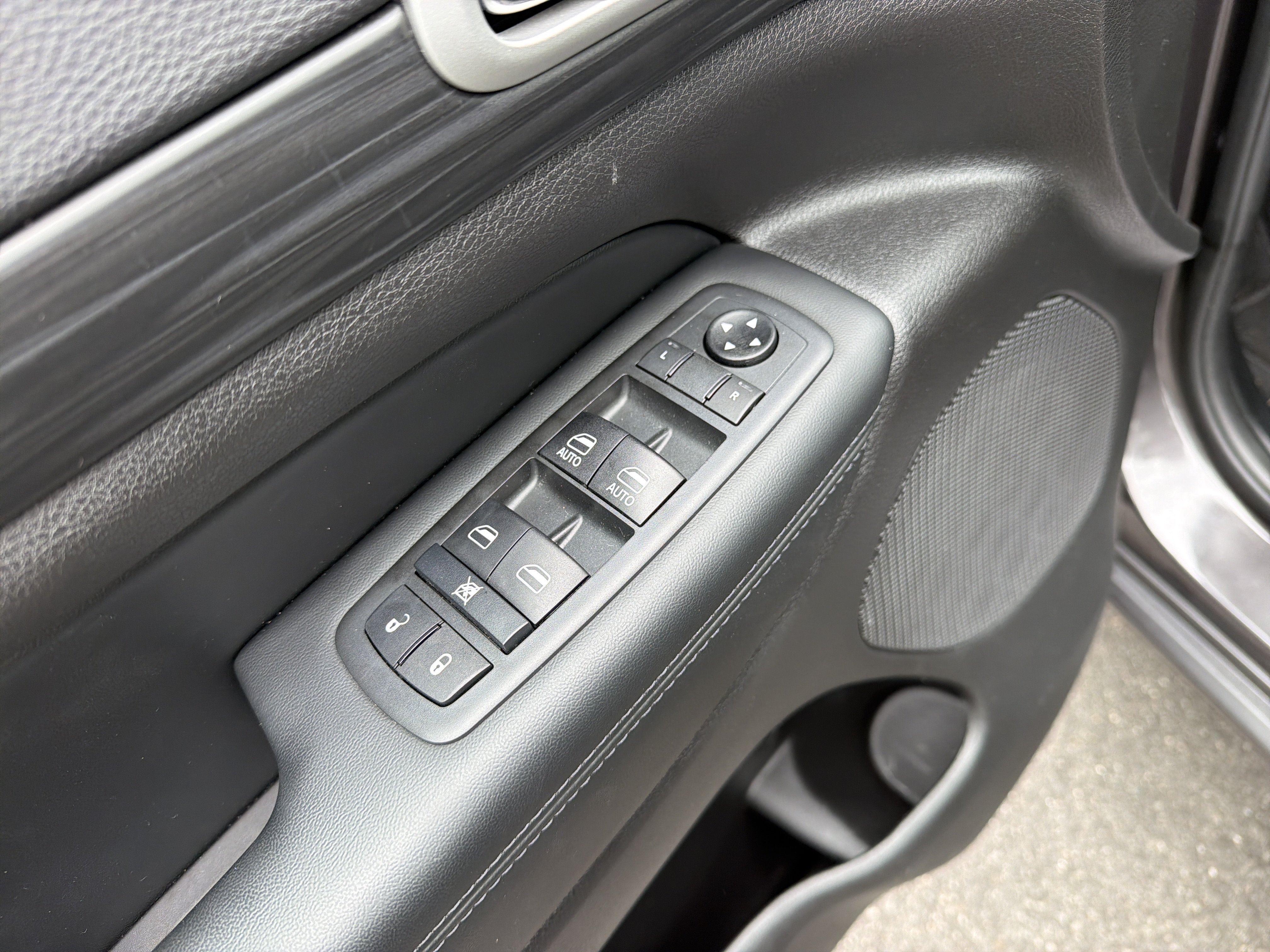 Used 2021 Jeep Grand Cherokee Laredo X AWD/4WD image 15