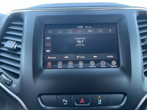 Used 2021 Jeep Cherokee Latitude Plus image 25