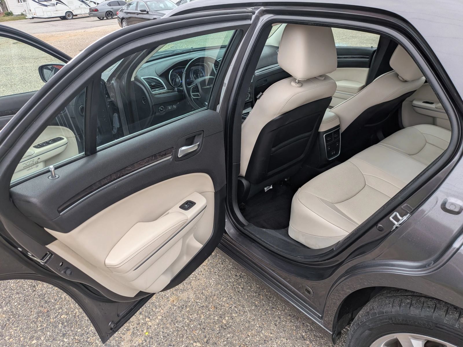 Used 2019 Chrysler 300 Limited RWD image 23