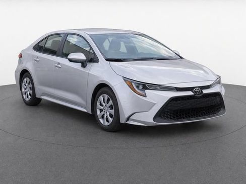 Used 2020 Toyota Corolla LE FWD image 2