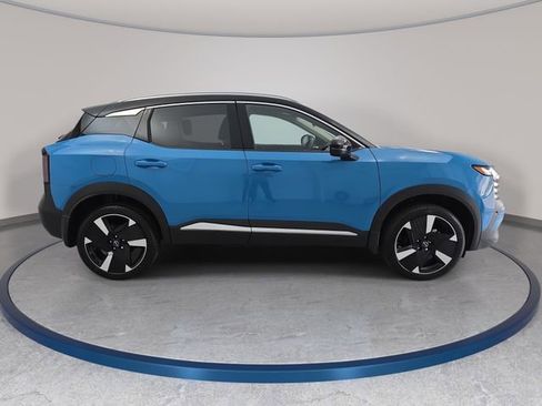 New 2026 Nissan Kicks SR FWD image 4