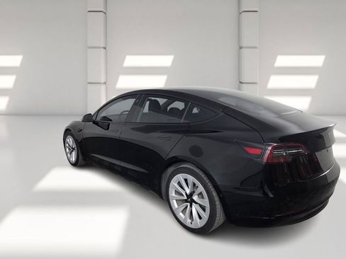 Used 2022 Tesla Model 3 Standard Range image 7