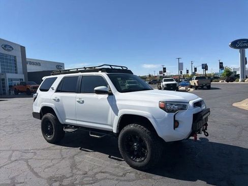 Used 2016 Toyota 4Runner SR5 AWD/4WD image 2