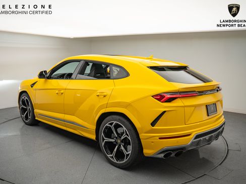 Used 2022 Lamborghini Urus image 13