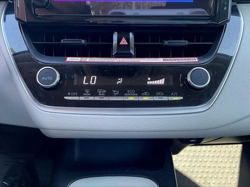 Used 2026 Toyota Corolla LE FWD image 31