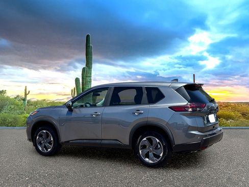 Used 2025 Nissan Rogue SV FWD image 4
