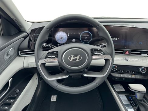 New 2025 Hyundai Elantra Limited image 12