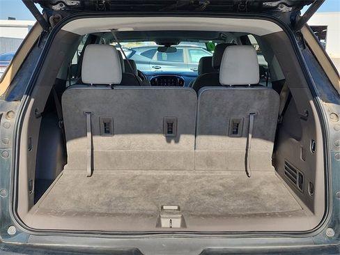 Used 2020 Chevrolet Traverse LT image 7