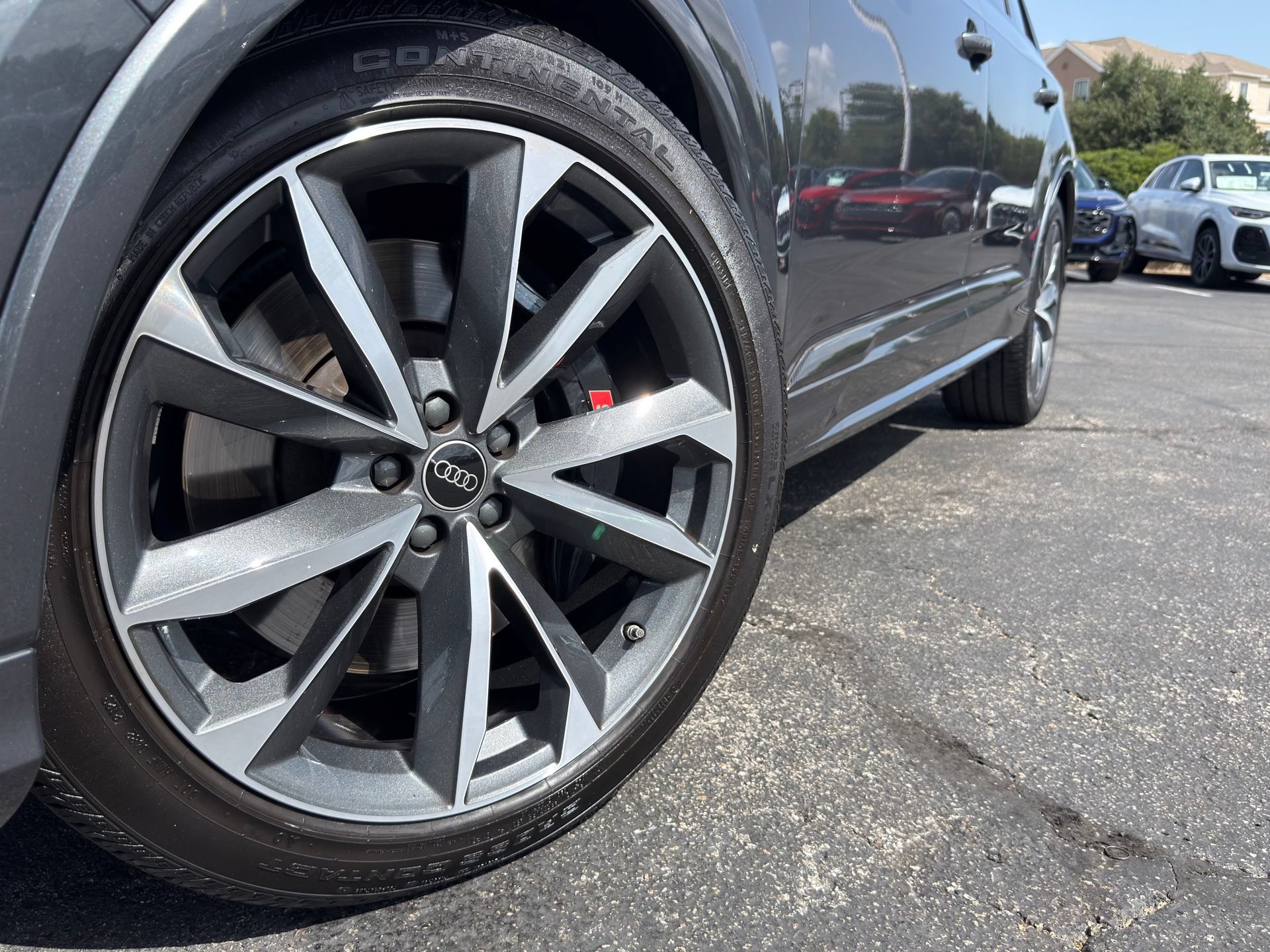 Certified 2024 Audi SQ7 Premium Plus w/ Carbon Package AWD/4WD image 4