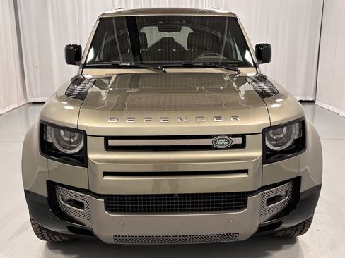 Used 2024 Land Rover Defender 110 X-Dynamic SE image 3