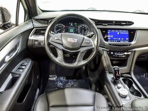 Used 2023 Cadillac XT5 Luxury image 2
