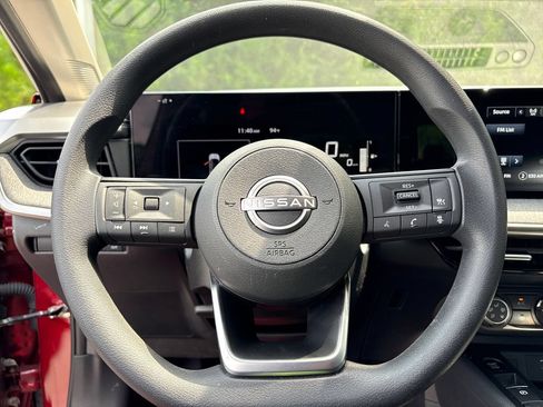 Used 2025 Nissan Kicks SV FWD image 7