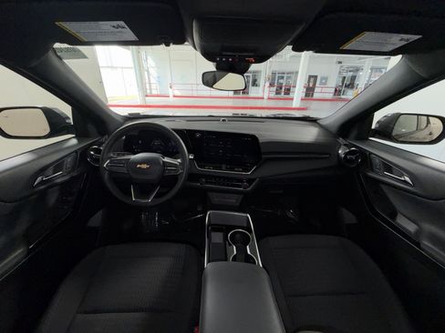 Used 2025 Chevrolet Equinox LT FWD image 23