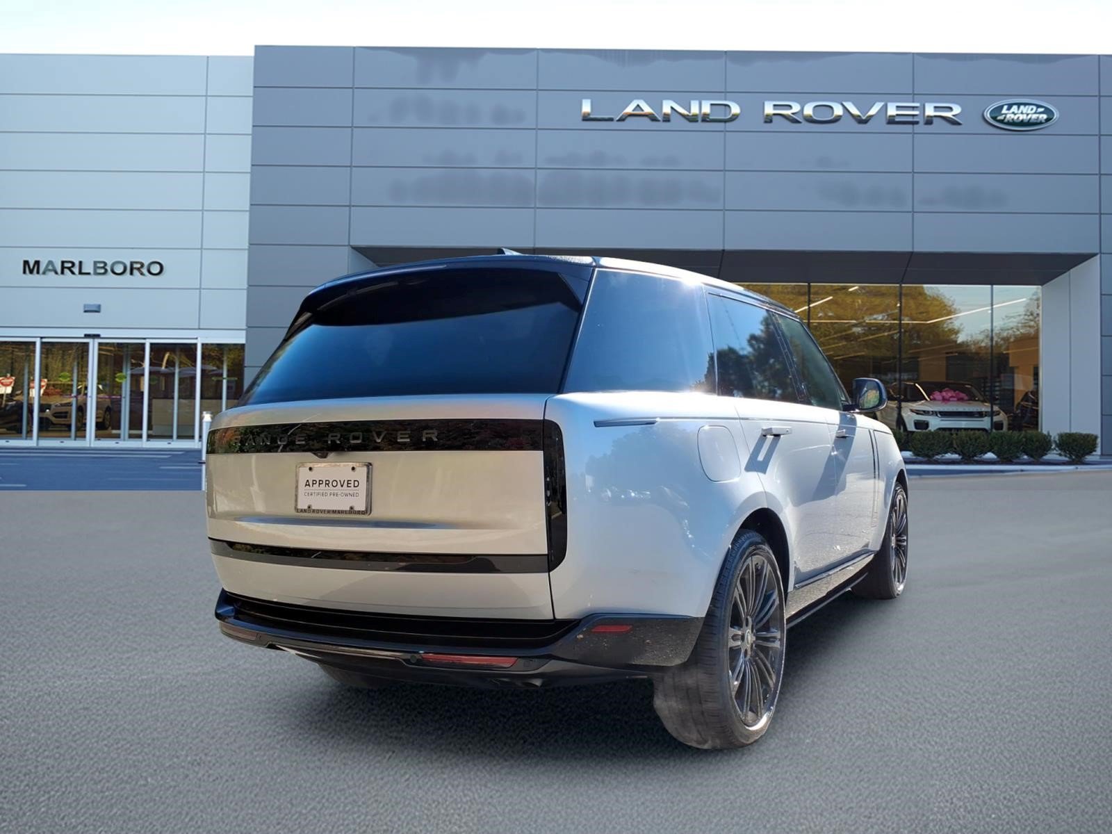 Certified 2025 Land Rover Range Rover SE AWD/4WD image 2